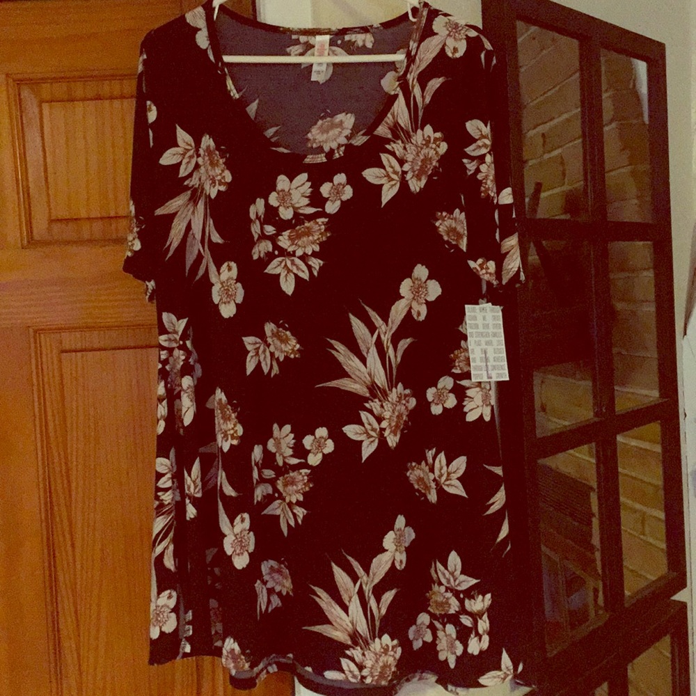 Lularoe perfect tee, brand new